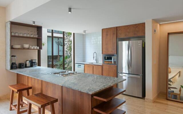 205 Perfect Location 3 bedrooms Apartment
