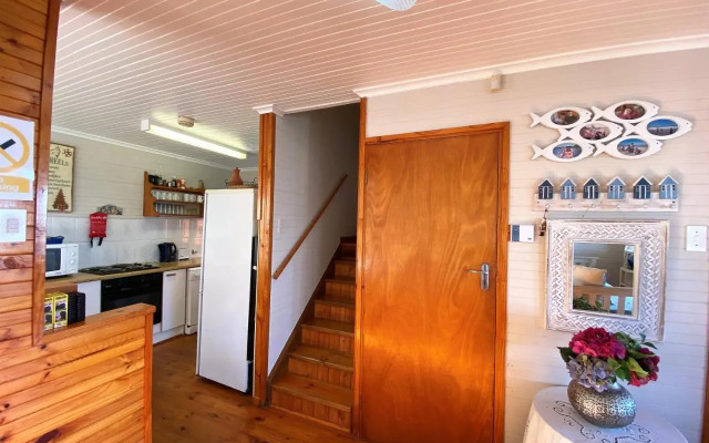 Hummingbird Chalet 23 Houtboschbaai