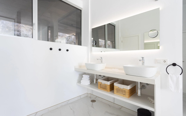 Crystal I Luxury Apartments