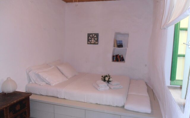 Hidesign Athens Traditional Stone house in Kea