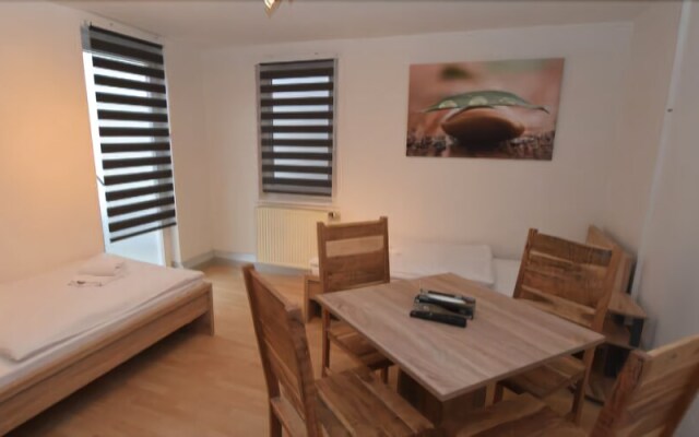 AB Apartment 83