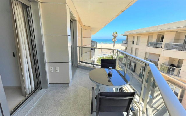 Luxury Beachfront Apartment