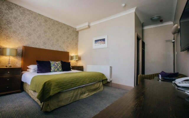 The Sun Hotel & Bar