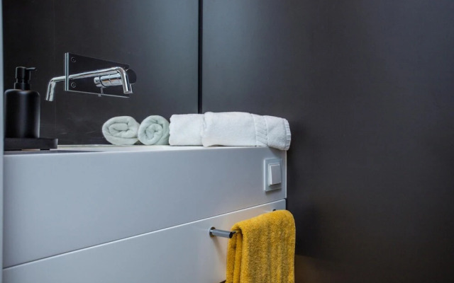 Acqua House by Rent4all