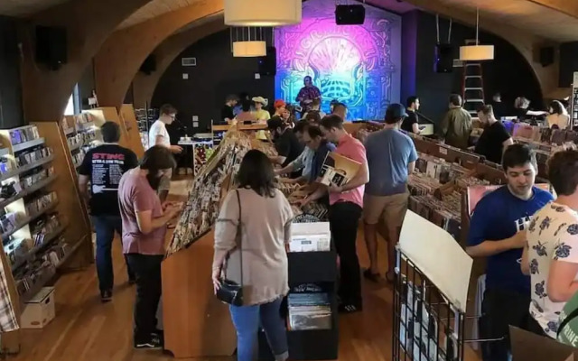 Spacious 4BR Minutes From Broadway- Sleeps 14