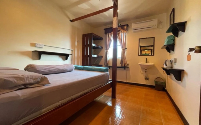 OYO 90368 Jono's Place Guesthouse