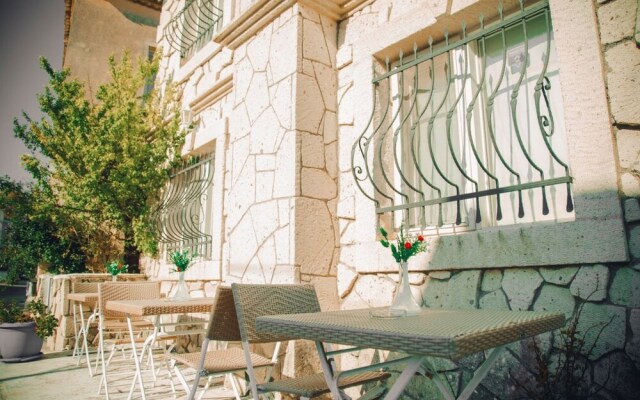 Seven Angels Hotel