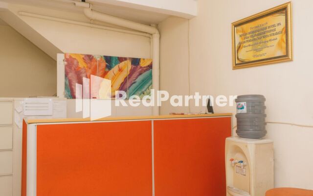 Pits Hotel RedPartner near Atom Mall