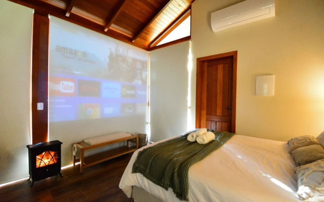 Charmosa Suíte em Sambaqui