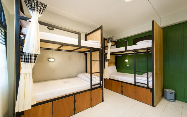 The Neighbors Hostel - Adults Only