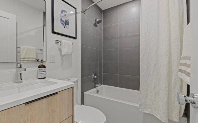 Bloomingdale Garden Unit Walk to Metro Station