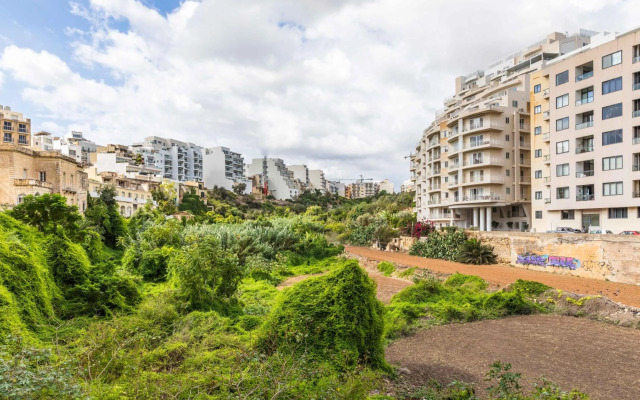 Fantastic 3 Bedroom Duplex Penthouse with Terrace