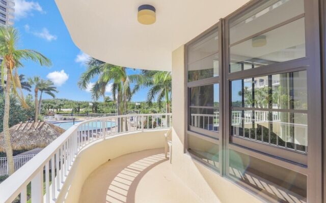 Ideal Beachfront Condo With Pool and two Balconies