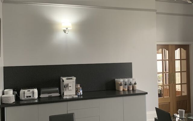 Ashburn House De Luxe B&B