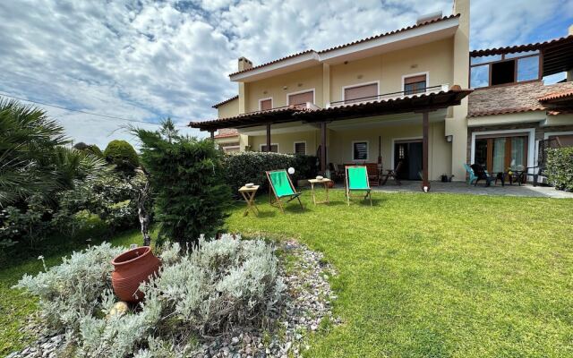 Villa Queen - Stunning 4-bedroom Maisonette in Fourka, Kassandra, Greece