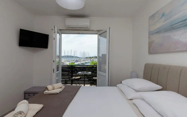 Apartments and Rooms Mare