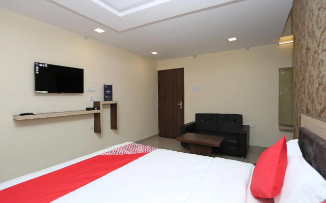 OYO Flagship 11549 Crystal INN