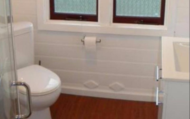 Kalamunda Carriages & 3 Gums cottage – Bathroom – Perth