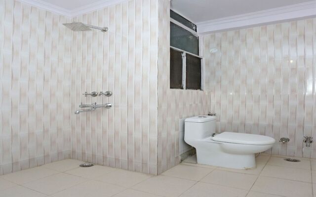 OYO 11858 Hotel Shiv Murti Grand