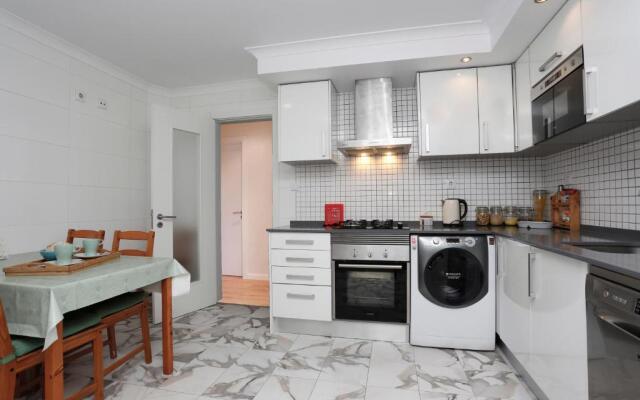 Stay like a local @ Almada cozy apartment