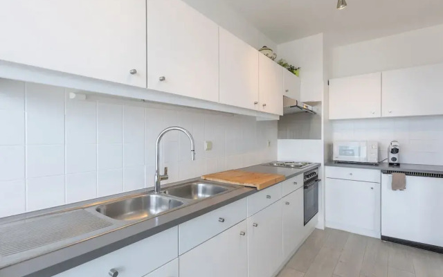 Cozy 1-bedroom Apartment With Sea View