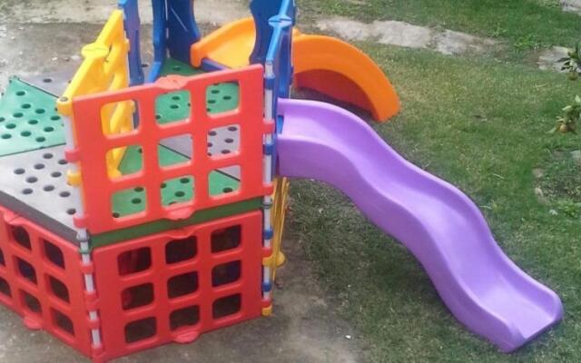 São Conrado Yellow House