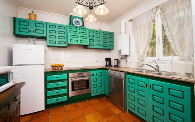 Comfortable 4-bed Villa With Panoramic Views
