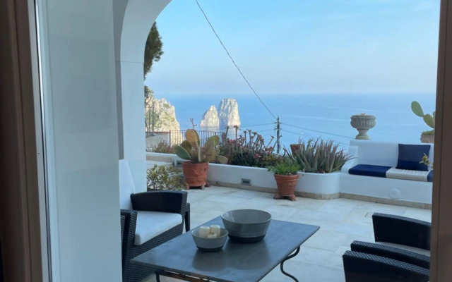 Villa di fronte i faraglioni