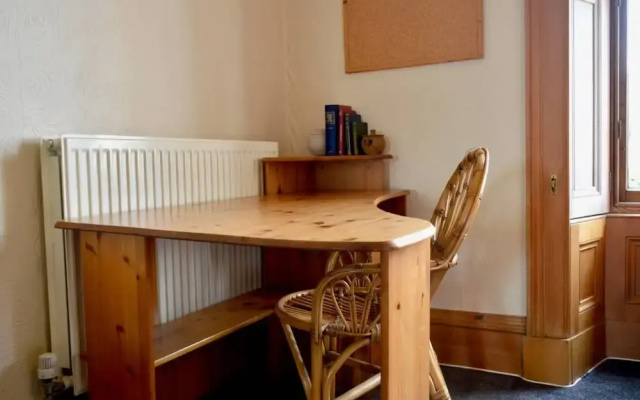 Charismatic 3 Bedroom Flat With Harry Potter Themes