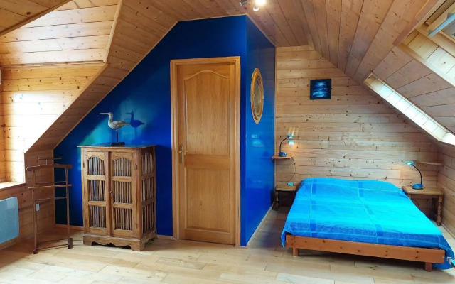 Semi-detached house with sea views, Cléder