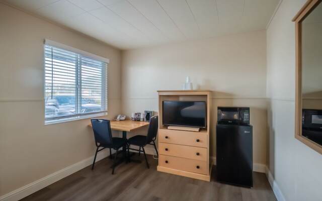 Pacific Reef Hotel & Light Show