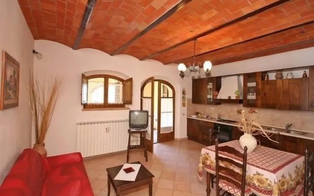 Spacious Farmhouse in Pienza with Swimming Pool