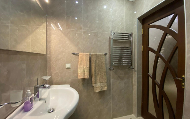 Teryan street 3 bedrooms Luxury and Unique apartment TT777