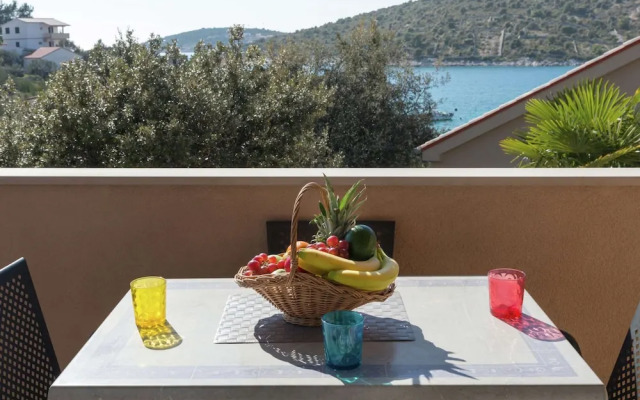 Holiday Home With Outdoor Hot Tub, Near the Sea