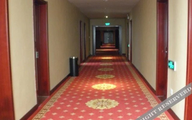 Yi Jia Business Express Hotel(原平宜家商务快捷酒店)