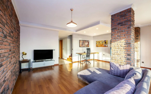 Sleek Flat Near Public Transportation in Maltepe