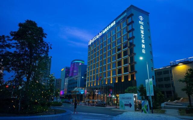 Pinnacle Art Hotel