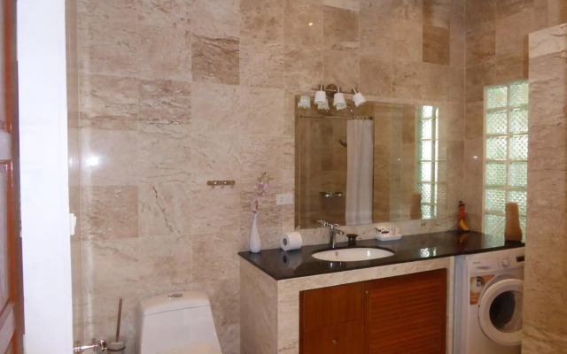 VIP Chain Resort Pool Villa