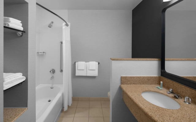 Courtyard by Marriott Santa Clarita Valencia
