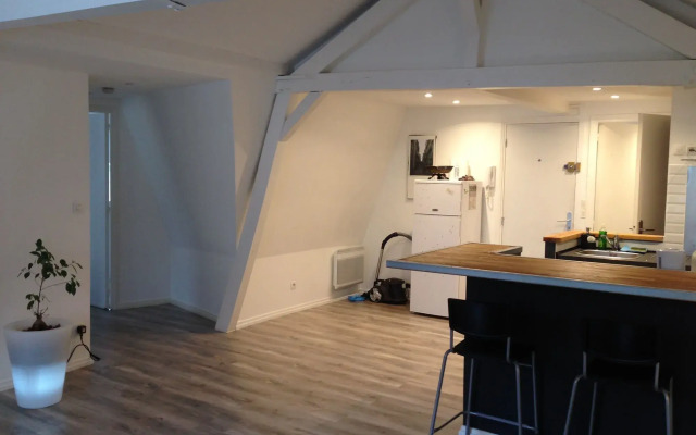 T3 Rénové tout Confort proche métro