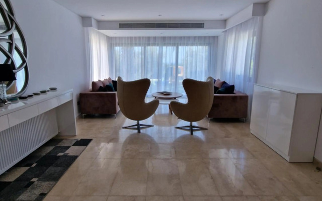 Luxury 6 bedrooms villa in Cyprus