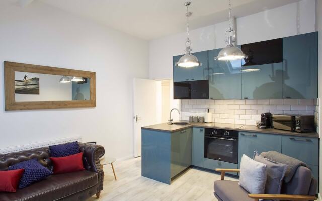 The Surfer's Loft Apartment