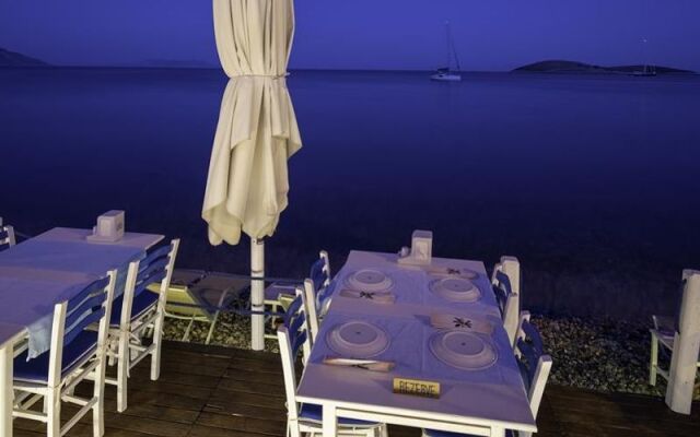 Yali Sui̇tes Hotel