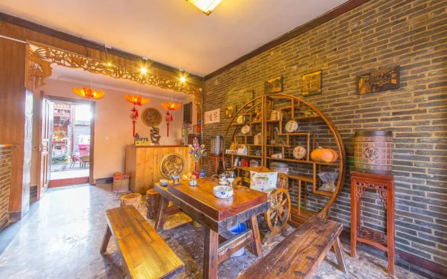 Lijiang Dog and Cat House
