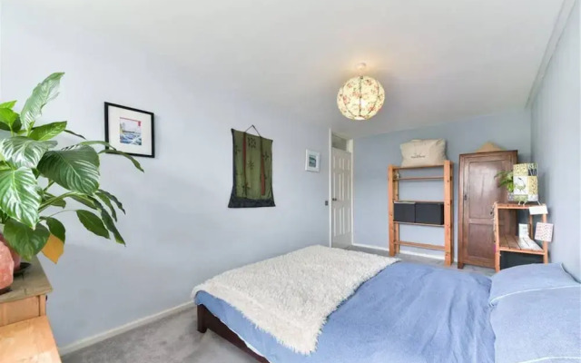 Spacious 2 Bedroom House With Balcony In Bermondsey