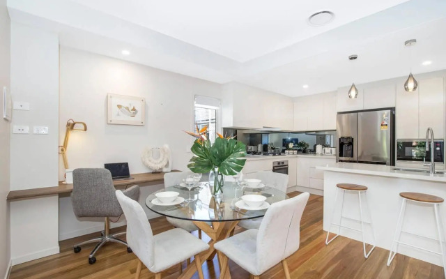 Park Avenue Townhouse Retreat Brisbane Sleeps 10