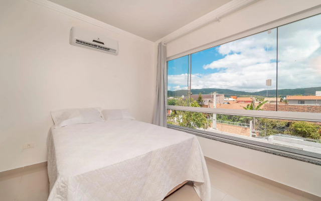 Casa Para 08 Pessoas Em Bombas