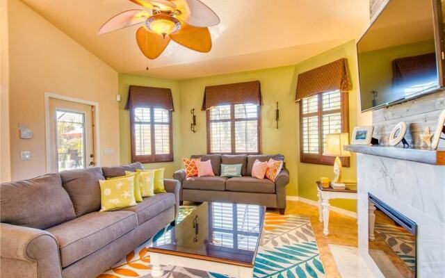 Splashing Dolphins - Three Bedroom Home