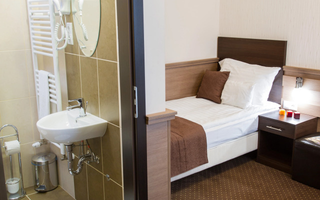 Central Hotel 21