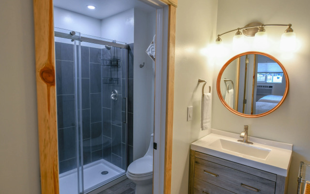 The Darmont Hotel and Suites